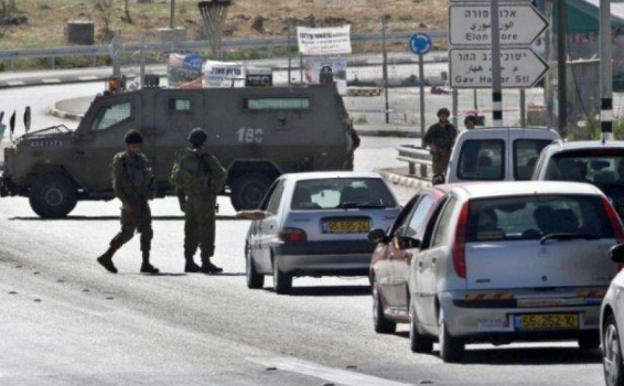 الاحتلال يعرقل مرور المواطنين على مفترق عرابة